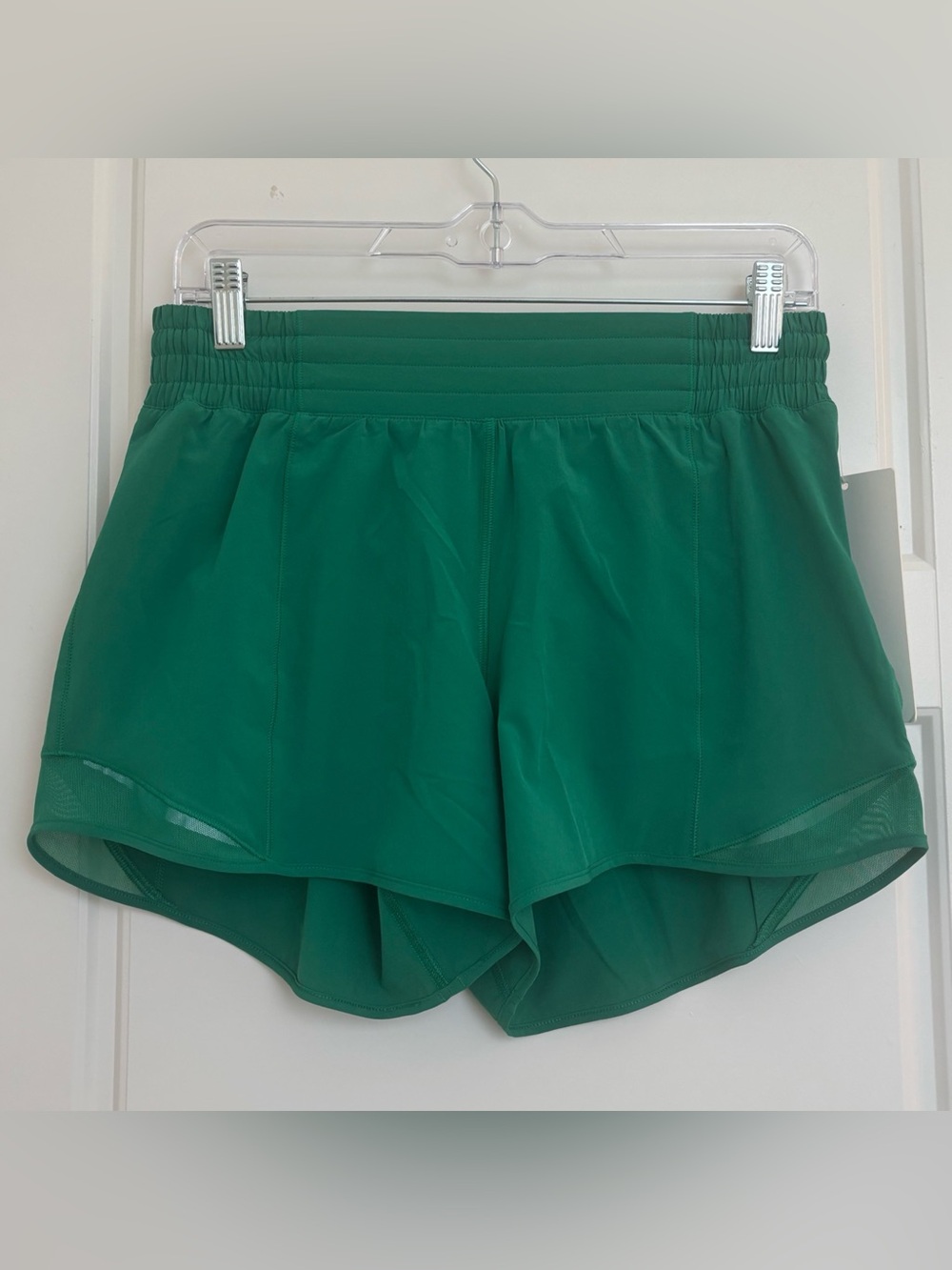 NWT Lululemon Hotty Hot High Rise Shorts 4" In Raceway Green Size 8 - Picture 3 of 7